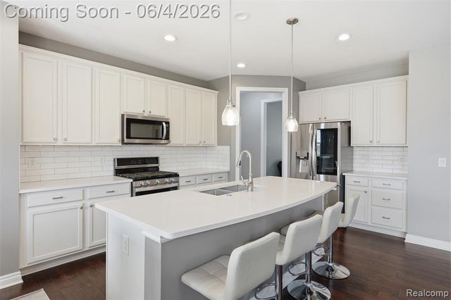 16308 Adelaide Drive, Macomb, MI 48044