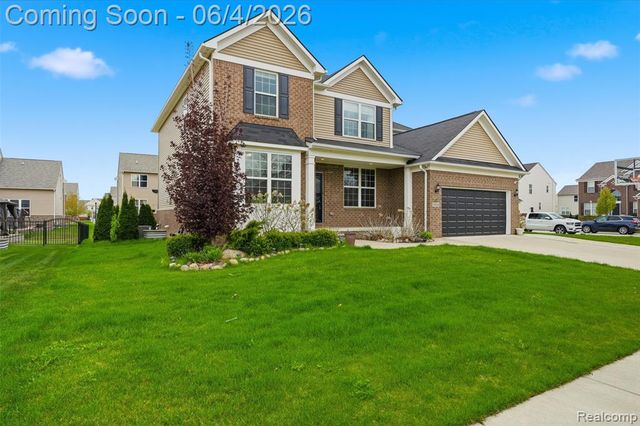 16308 Adelaide Drive, Macomb, MI 48044