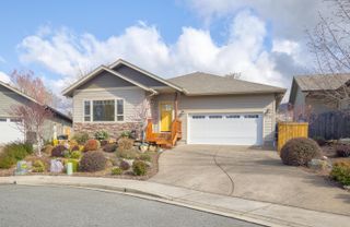 1190 NE Cottage Lane, Grants Pass, OR 97526