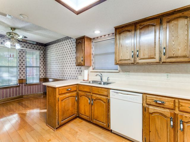 928 Old Mill Circle, Irving, TX 75061