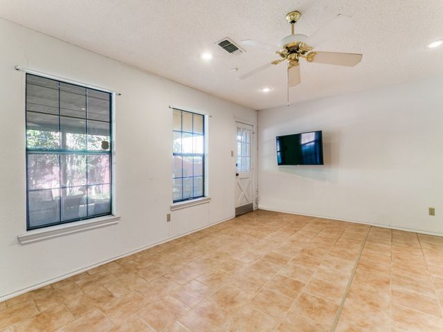 928 Old Mill Circle, Irving, TX 75061