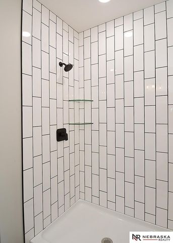 9434 Duckhorn Drive, Lincoln, NE 68526