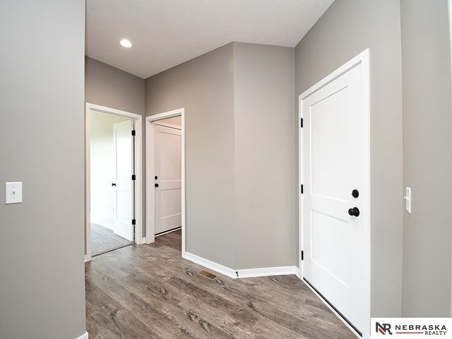 9434 Duckhorn Drive, Lincoln, NE 68526