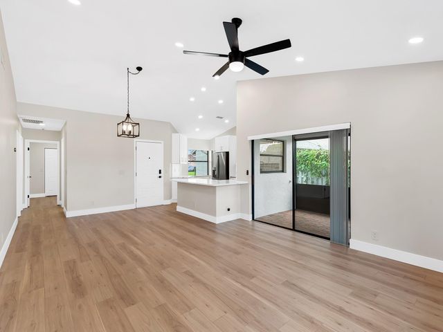 5705 Northpointe Ln, Boynton Beach, FL 33437