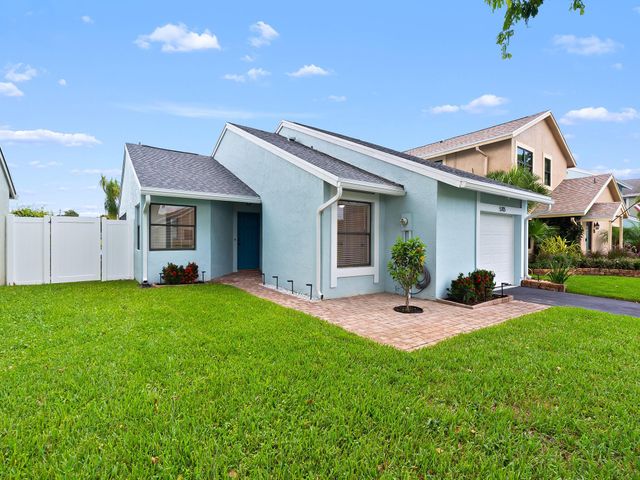 5705 Northpointe Ln, Boynton Beach, FL 33437