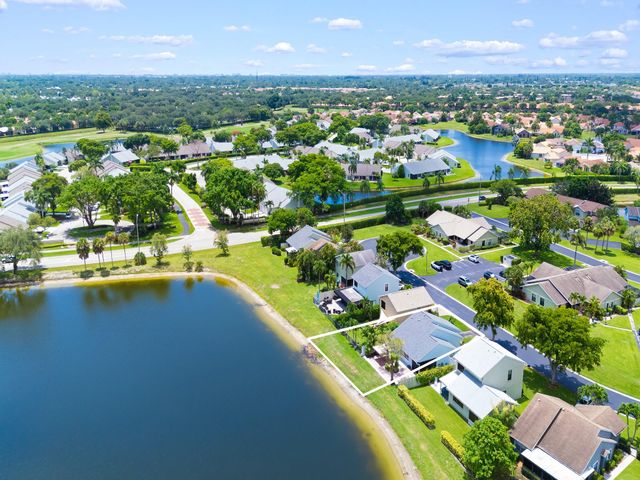 5705 Northpointe Ln, Boynton Beach, FL 33437