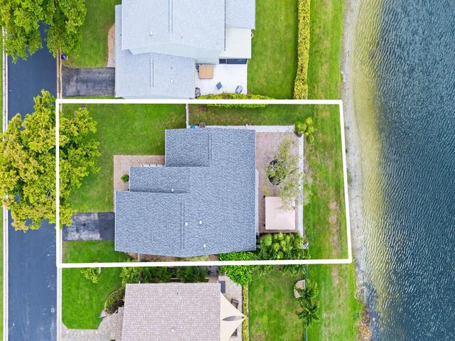 5705 Northpointe Ln, Boynton Beach, FL 33437