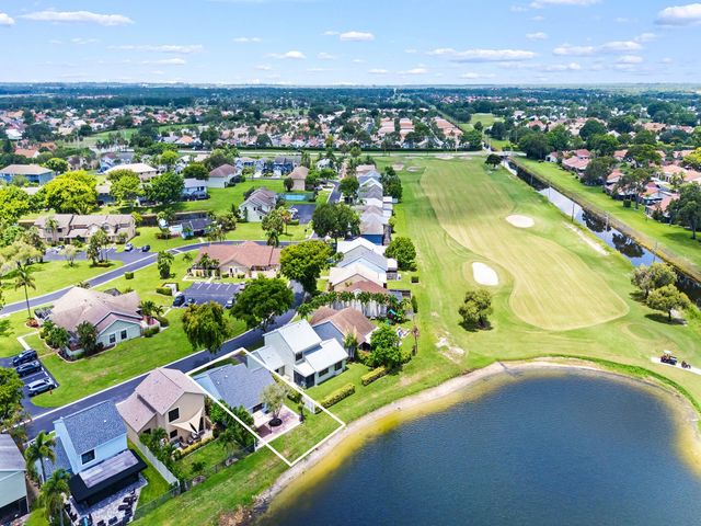 5705 Northpointe Ln, Boynton Beach, FL 33437