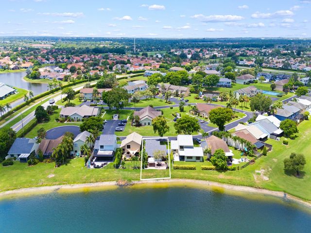 5705 Northpointe Ln, Boynton Beach, FL 33437