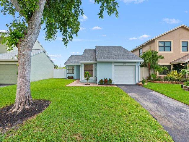 5705 Northpointe Ln, Boynton Beach, FL 33437