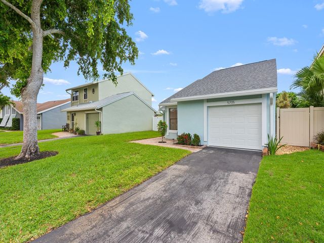 5705 Northpointe Ln, Boynton Beach, FL 33437