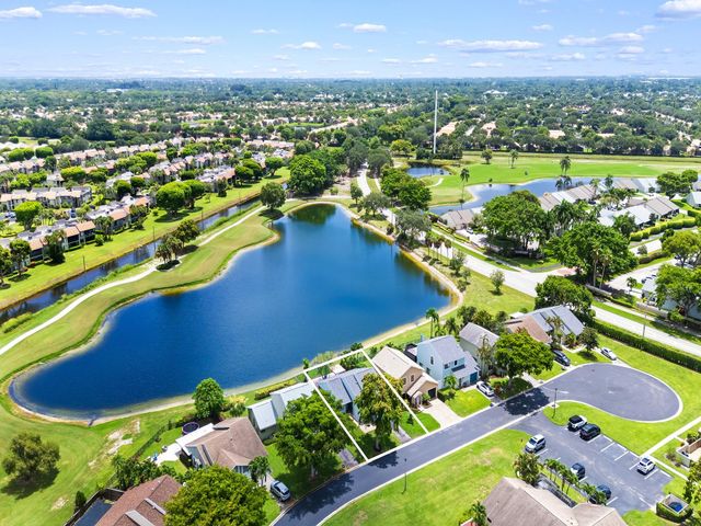 5705 Northpointe Ln, Boynton Beach, FL 33437