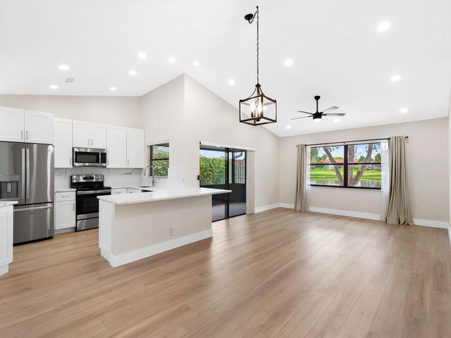 5705 Northpointe Ln, Boynton Beach, FL 33437
