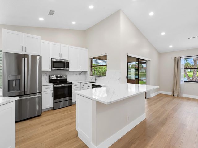 5705 Northpointe Ln, Boynton Beach, FL 33437