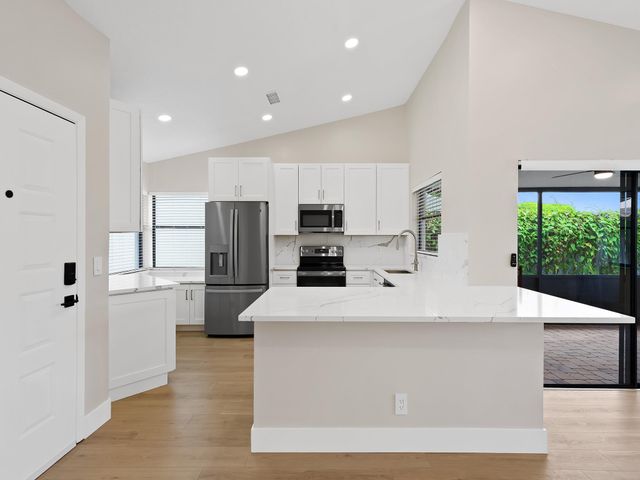 5705 Northpointe Ln, Boynton Beach, FL 33437