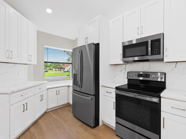 5705 Northpointe Ln, Boynton Beach, FL 33437