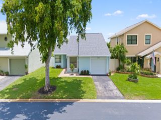 5705 Northpointe Ln, Boynton Beach, FL 33437