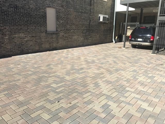 3643 W Lawrence Avenue, Chicago, IL 60625