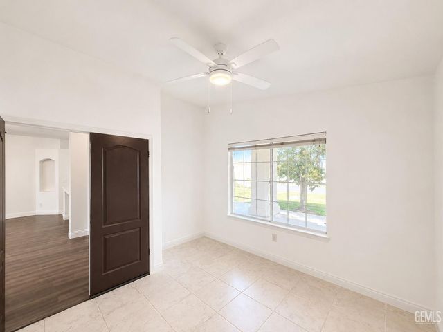 10304 Crandon Park Drive, Bakersfield, CA 93312