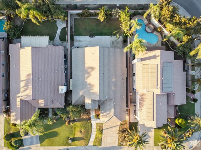 10304 Crandon Park Drive, Bakersfield, CA 93312