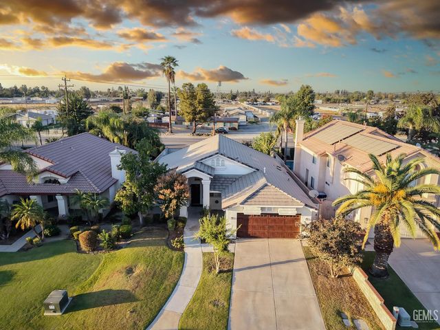 10304 Crandon Park Drive, Bakersfield, CA 93312