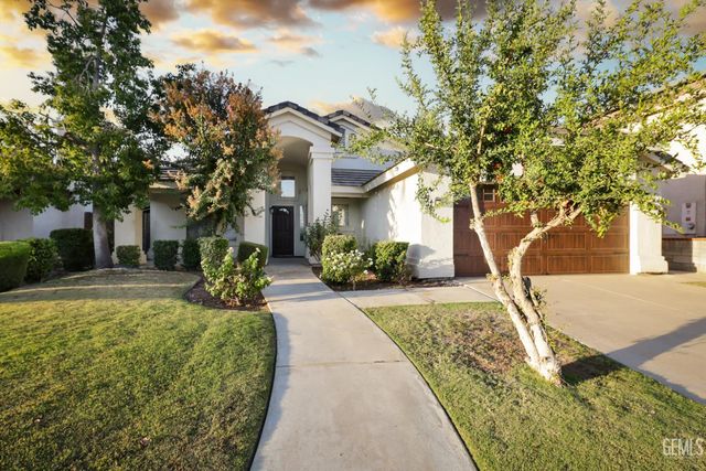 10304 Crandon Park Drive, Bakersfield, CA 93312
