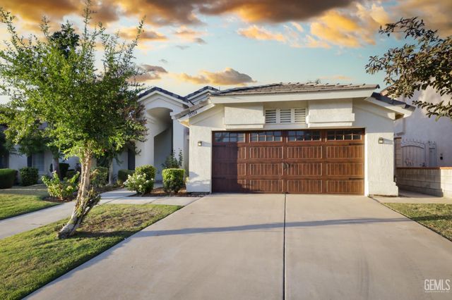 10304 Crandon Park Drive, Bakersfield, CA 93312