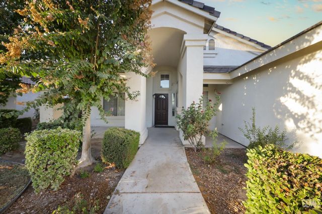 10304 Crandon Park Drive, Bakersfield, CA 93312