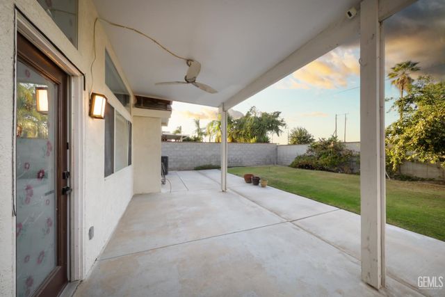 10304 Crandon Park Drive, Bakersfield, CA 93312