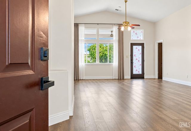 10304 Crandon Park Drive, Bakersfield, CA 93312