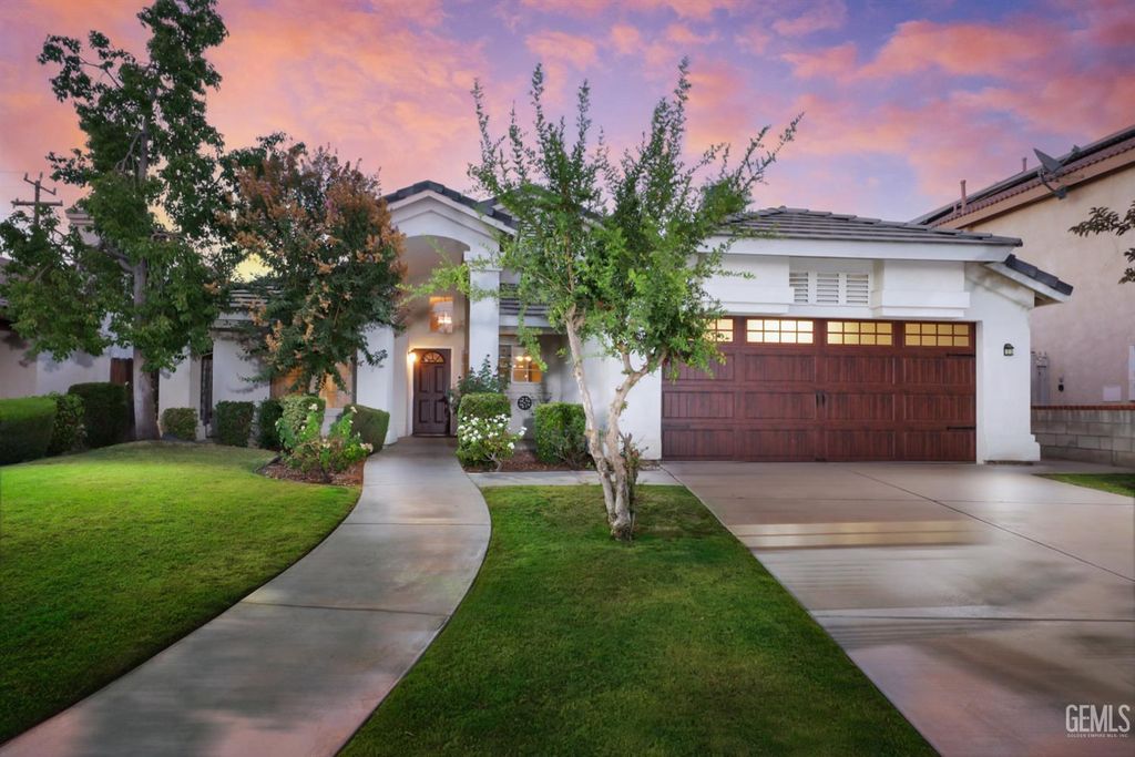 10304 Crandon Park Drive, Bakersfield, CA 93312