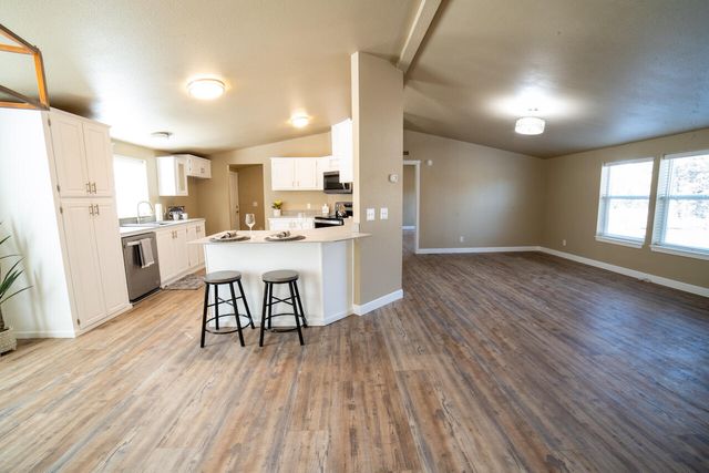 21395 Chasing Cattle Lane, Bend, OR 97701