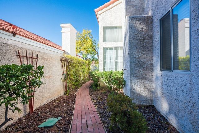 3044 Forest Lake Street, Las Vegas, NV 89117