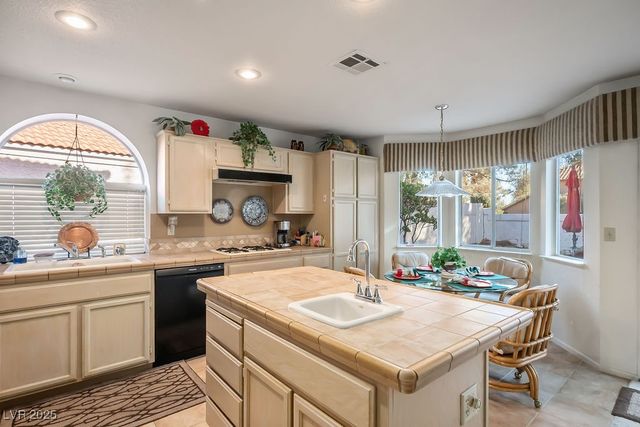 3044 Forest Lake Street, Las Vegas, NV 89117