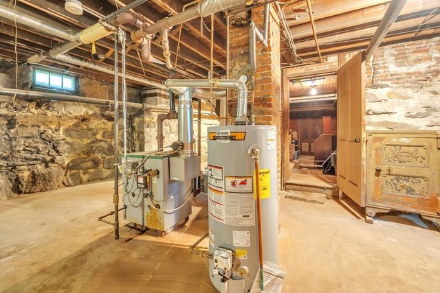 51 Grove Ave, Leominster, MA 01453