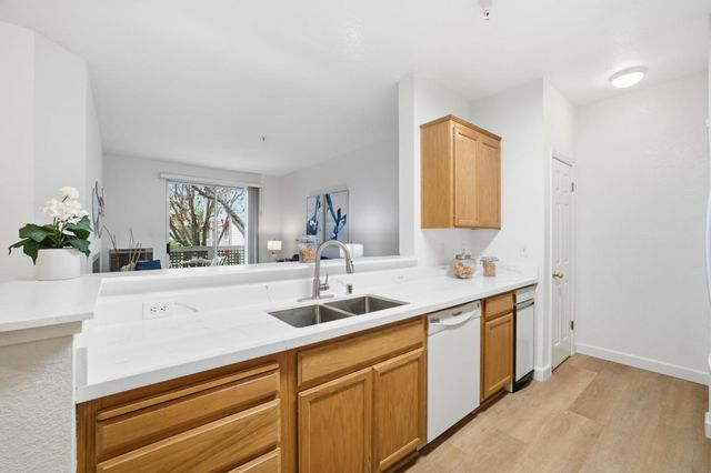 250 Santa Fe Terrace 209, Sunnyvale, CA 94085