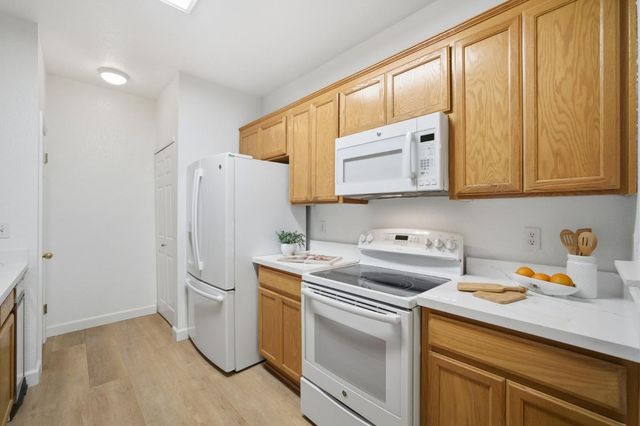 250 Santa Fe Terrace 209, Sunnyvale, CA 94085