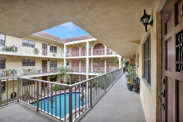 917 NE 16th Avenue 7, Fort Lauderdale, FL 33304