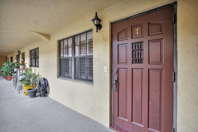 917 NE 16th Avenue 7, Fort Lauderdale, FL 33304