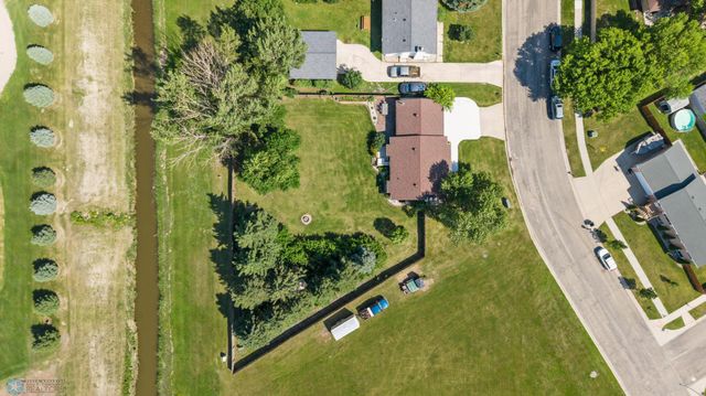 1814 13th Avenue N, Moorhead, MN 56560