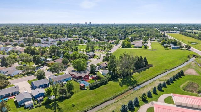 1814 13th Avenue N, Moorhead, MN 56560