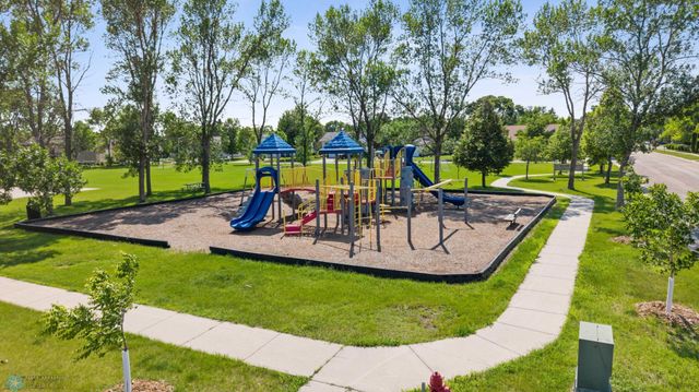 1814 13th Avenue N, Moorhead, MN 56560
