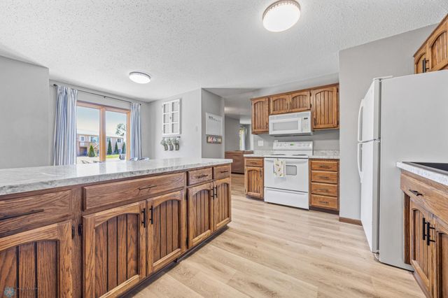 1814 13th Avenue N, Moorhead, MN 56560