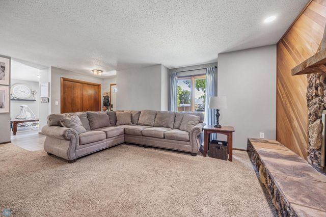 1814 13th Avenue N, Moorhead, MN 56560