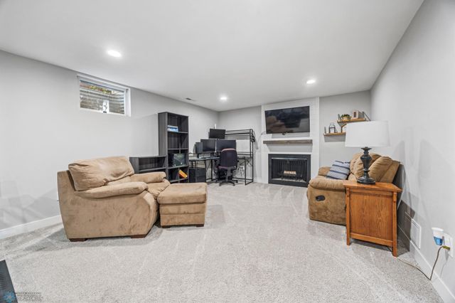 1814 13th Avenue N, Moorhead, MN 56560