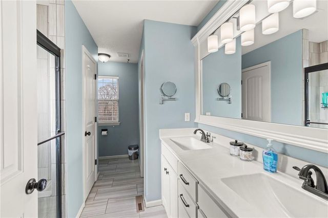 705 Chisam Road, Kearney, MO 64060