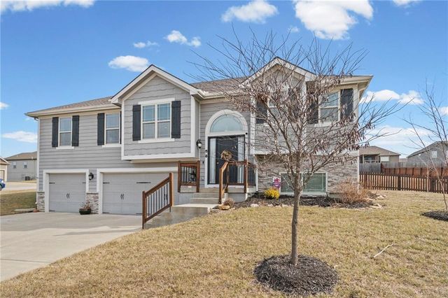 705 Chisam Road, Kearney, MO 64060