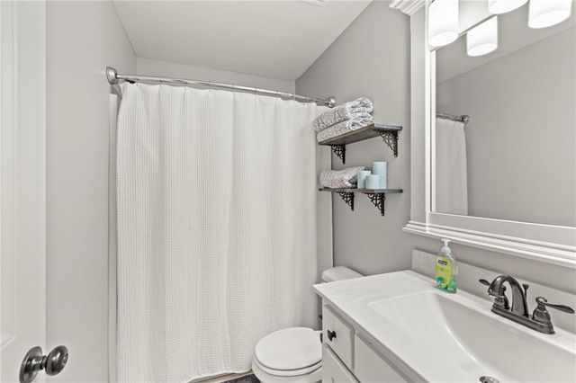 705 Chisam Road, Kearney, MO 64060