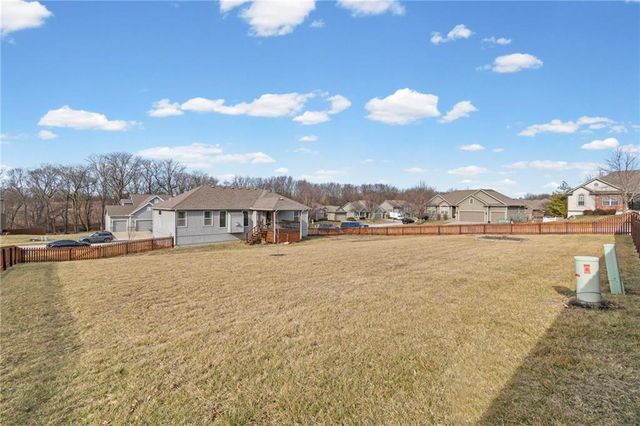 705 Chisam Road, Kearney, MO 64060