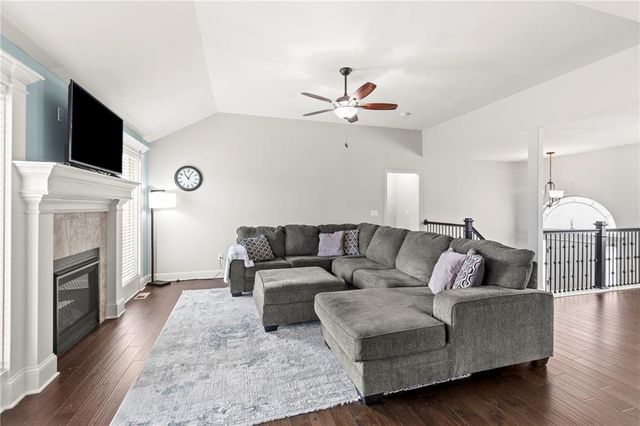 705 Chisam Road, Kearney, MO 64060